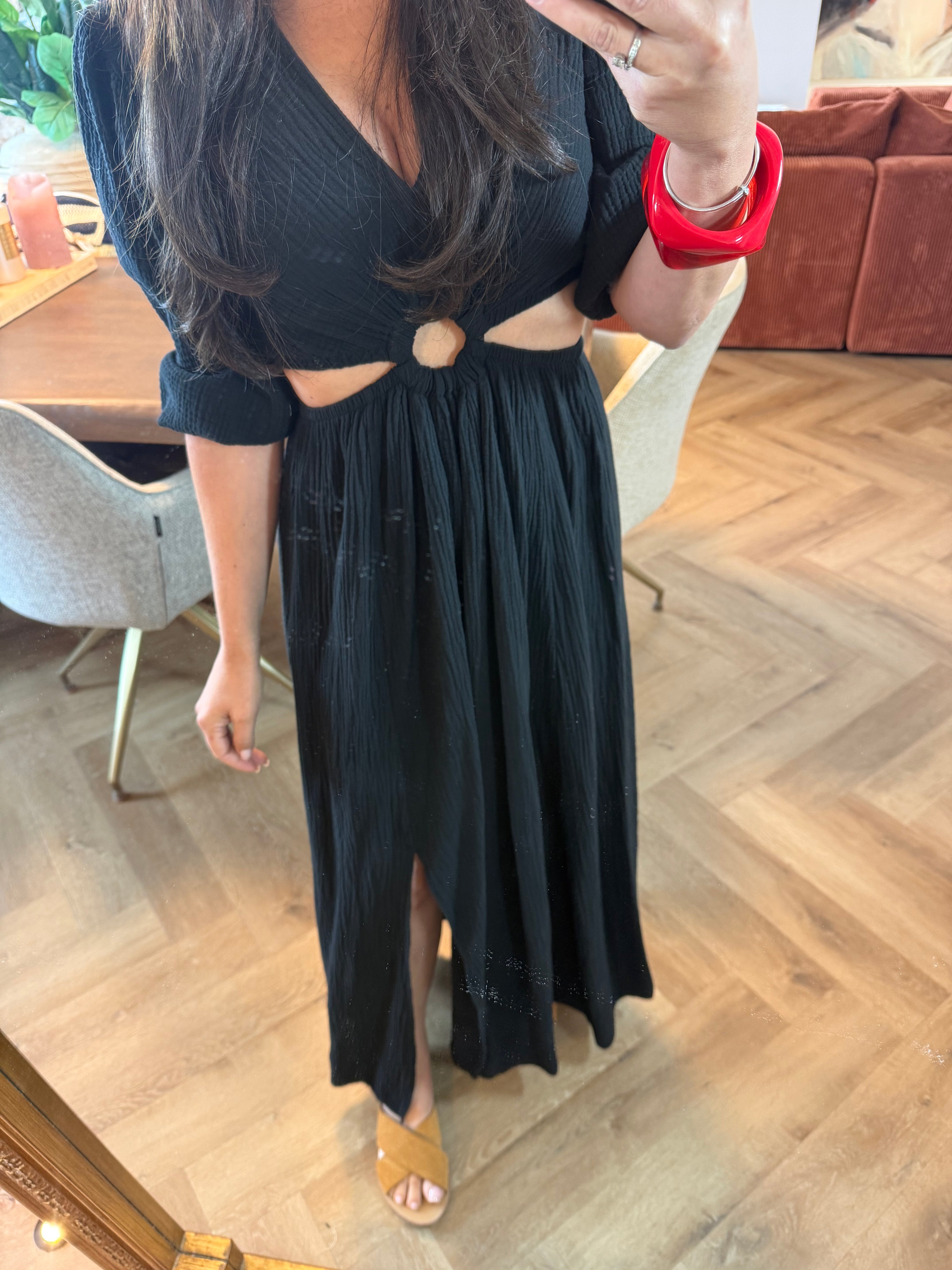 Robe noire ajourée