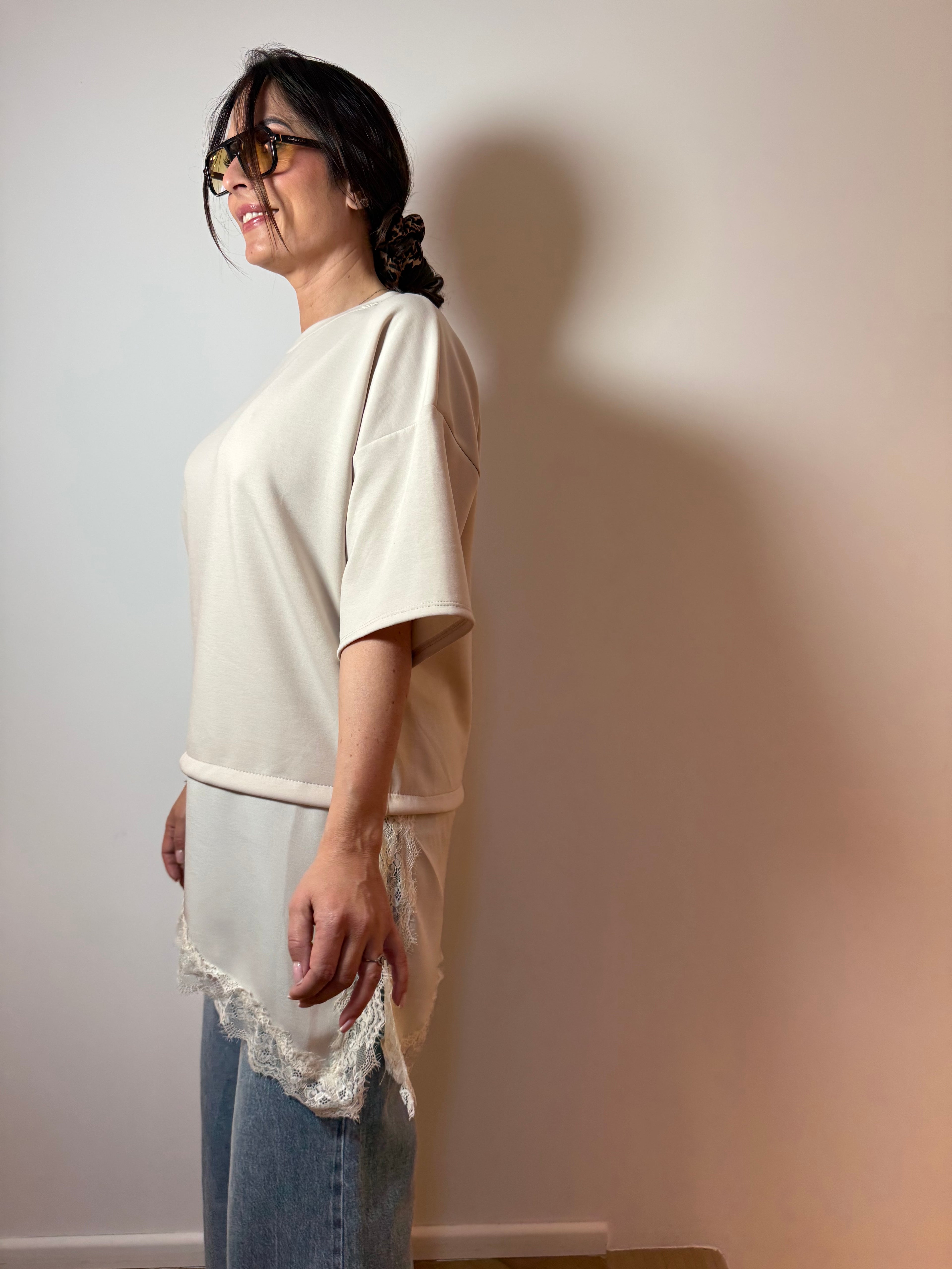 T-shirt ample asymétrique dentelle