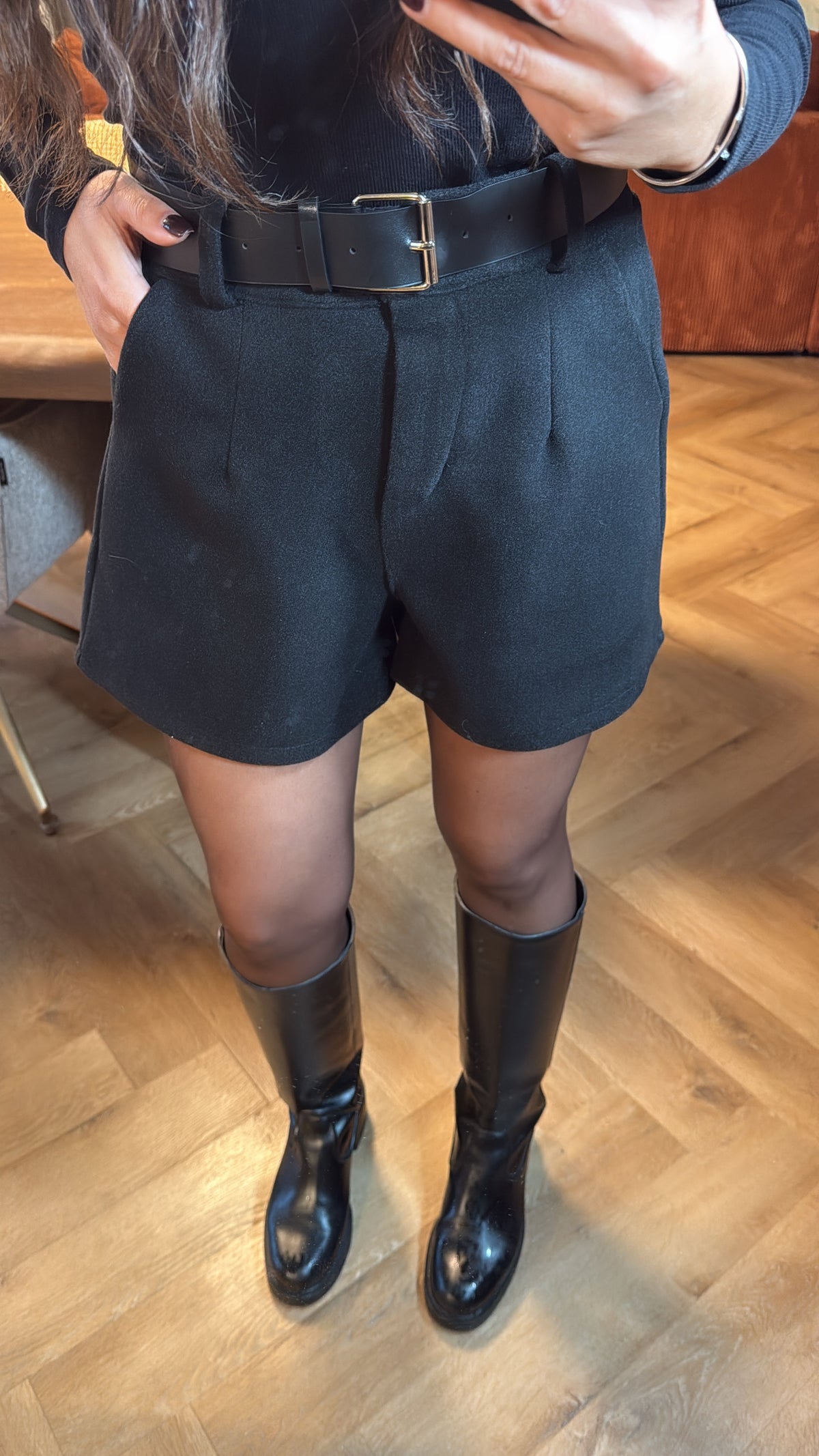 Short Claire