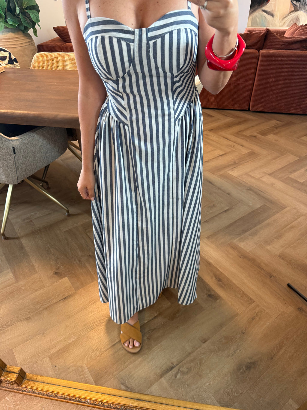Robe à rayures bleu marine et blanche