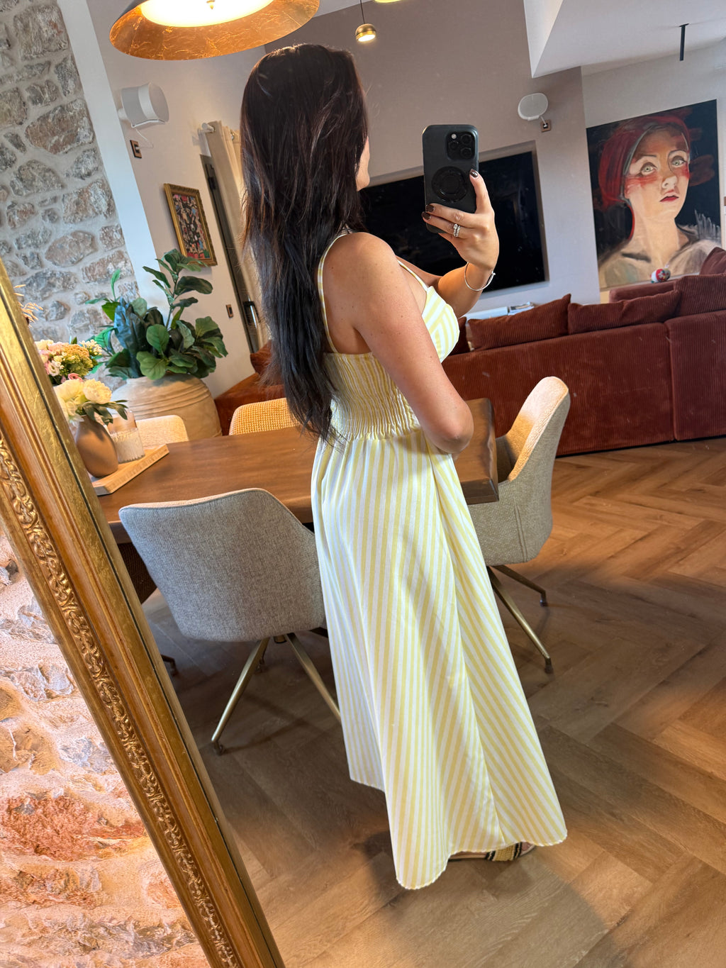 Robe à rayures jaune et blanche