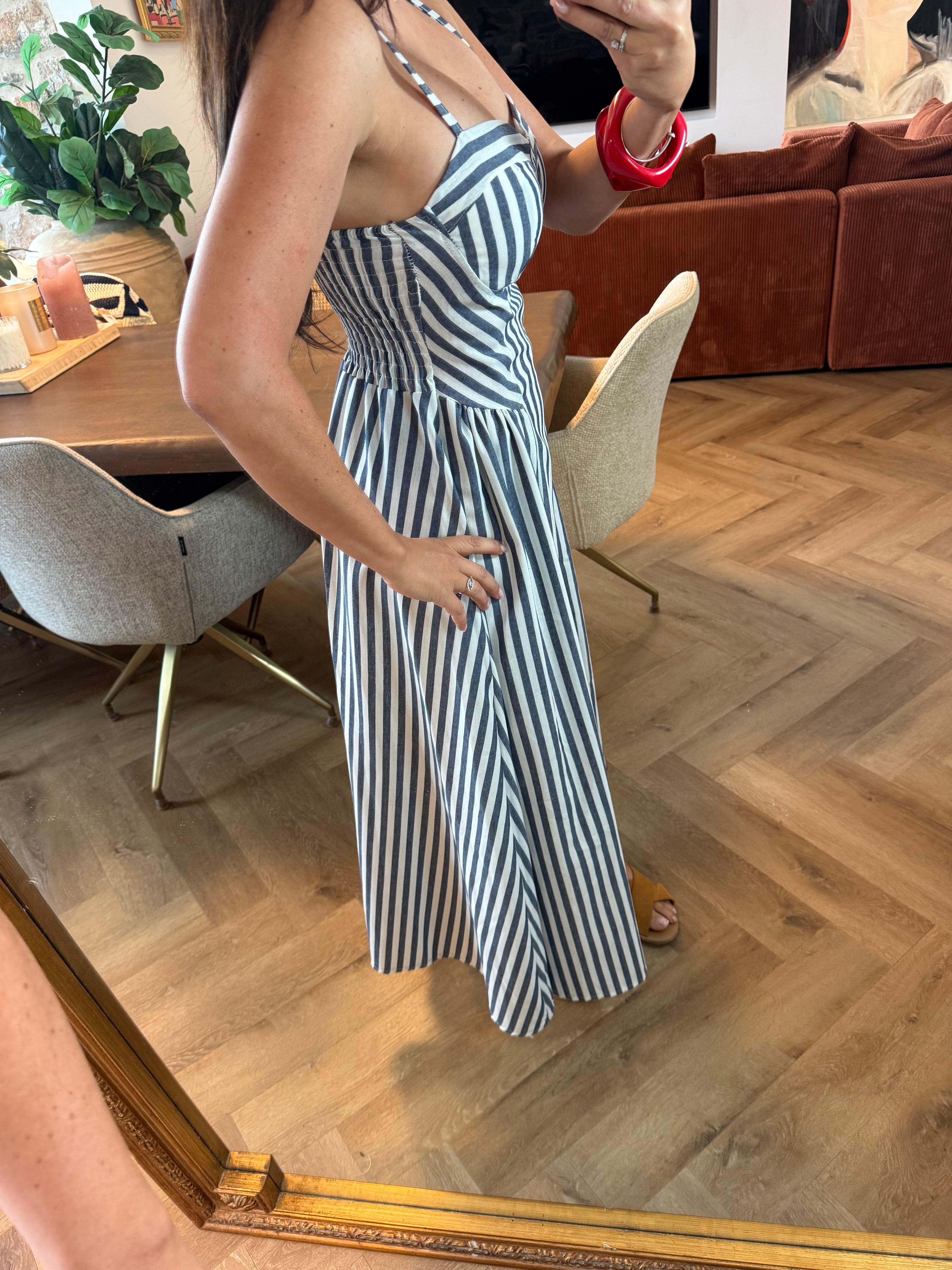Robe à rayures bleu marine et blanche