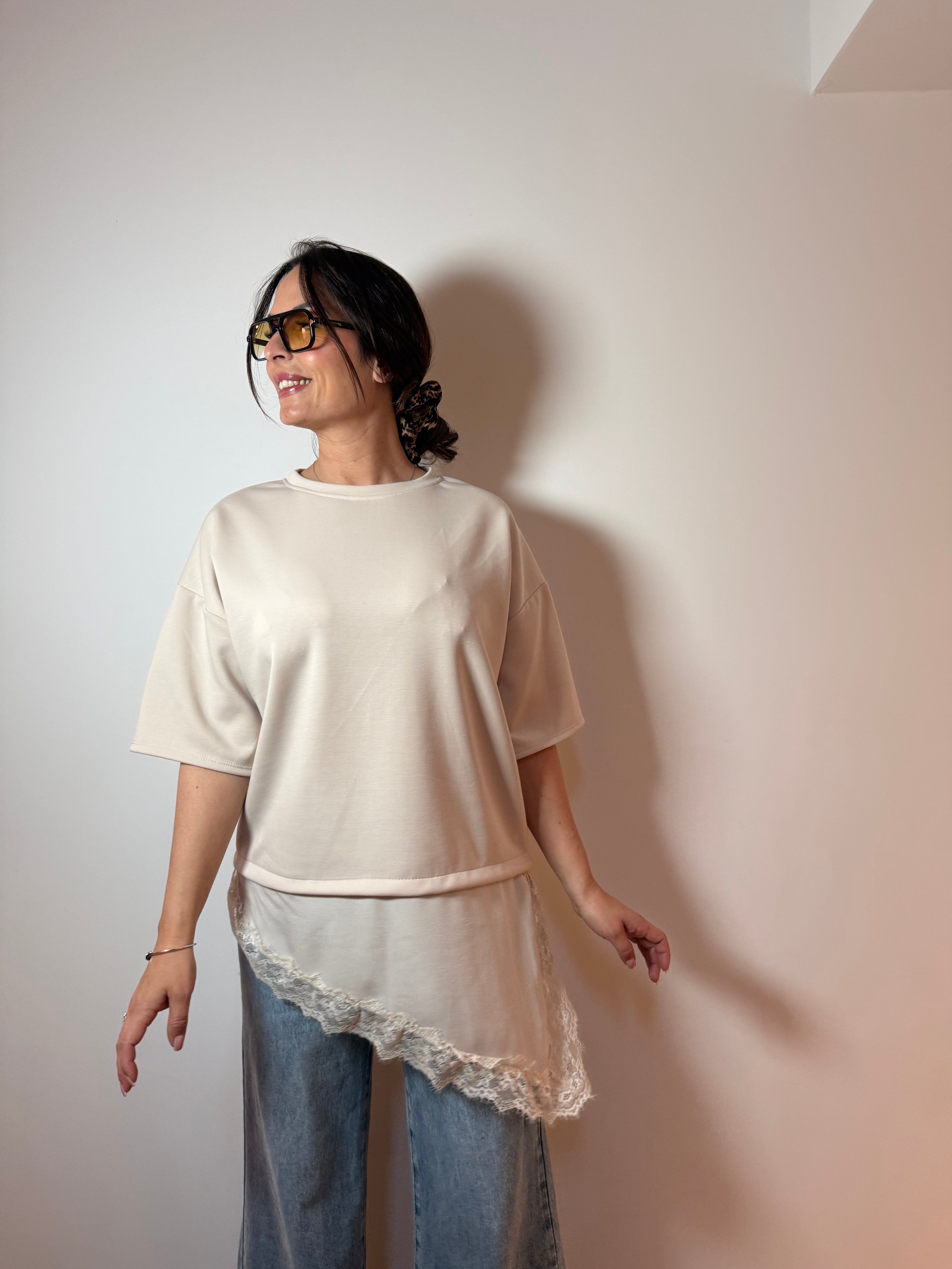 T-shirt ample asymétrique dentelle