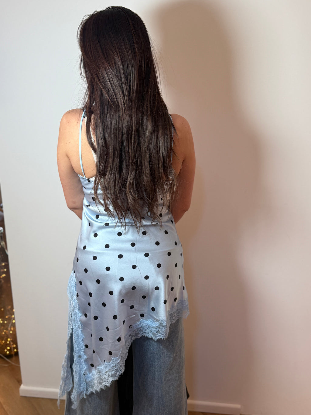 Top en dentelle asymétrique polka dots