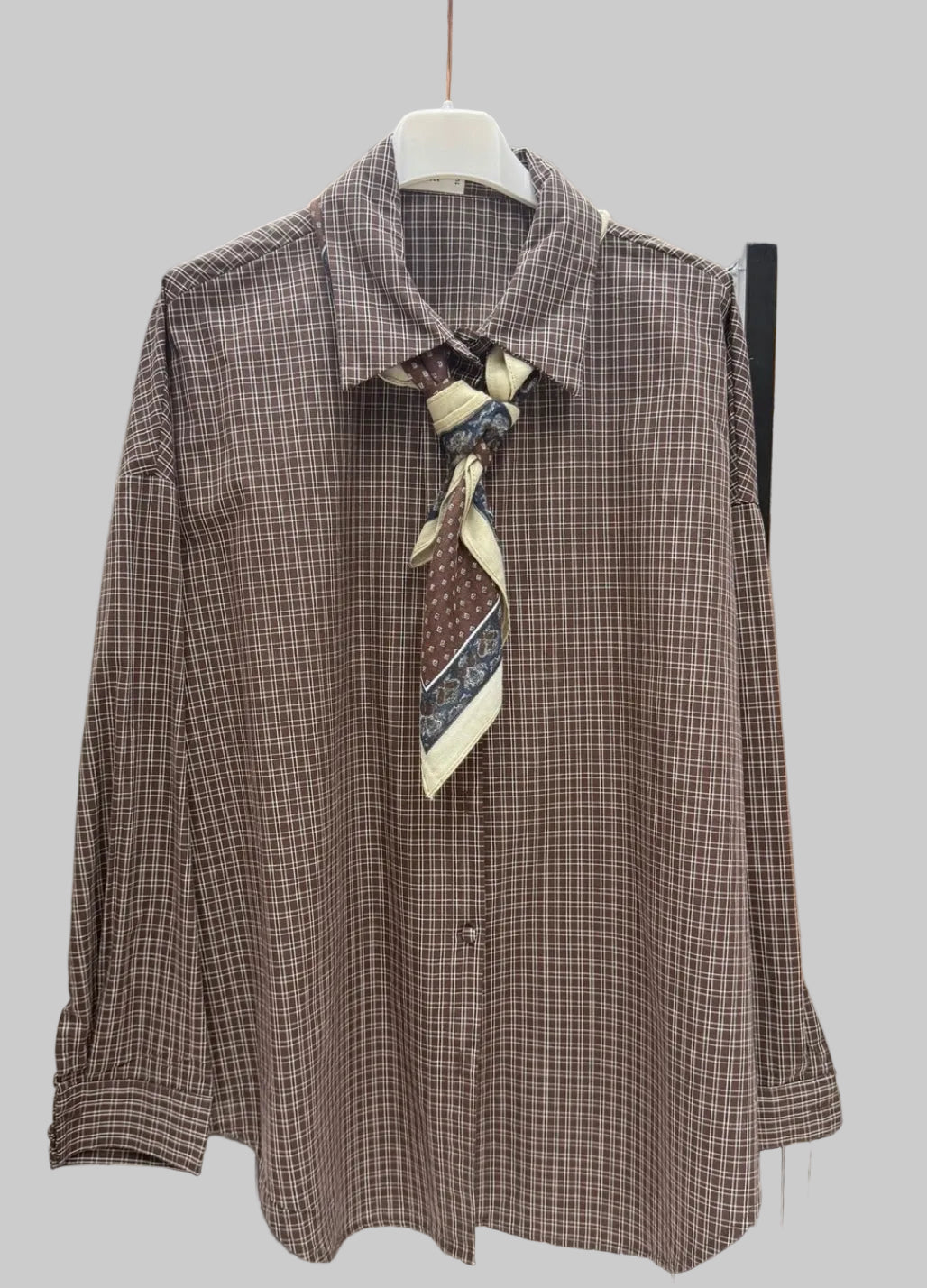 Chemise à carreaux oversize avec foulard twilly